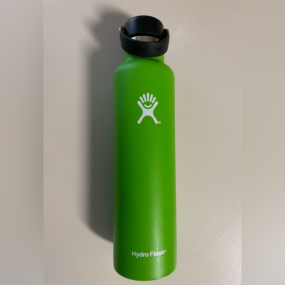 Hydro Flask 24oz Standard Mouth Bottle. $18